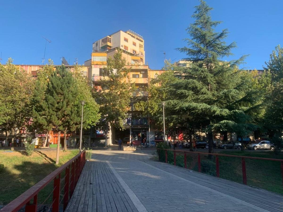Kristi'S Apartment In The Heart Of Tirana Esterno foto